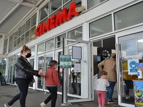 La parade : des jauges à 49 dans les cinés pour éviter le pass...